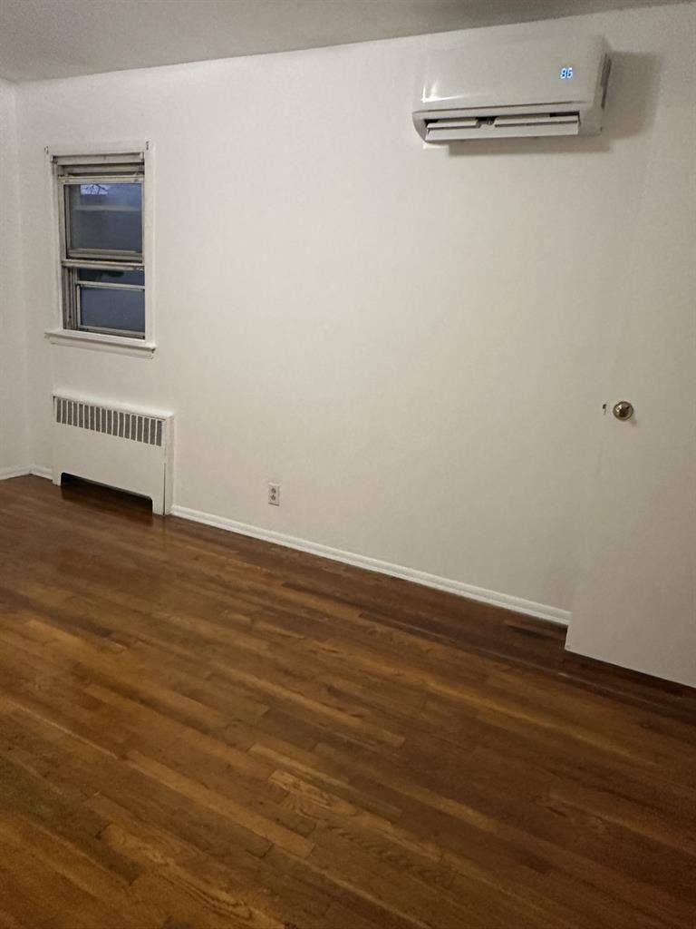 Large room for rent