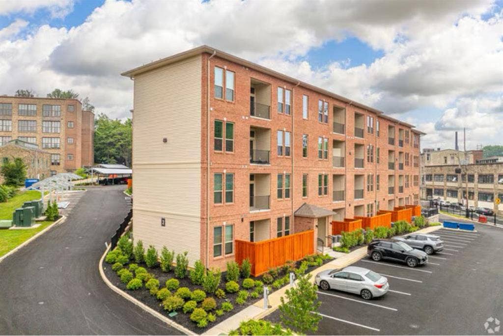Fully furnished 1 bed 1 bath