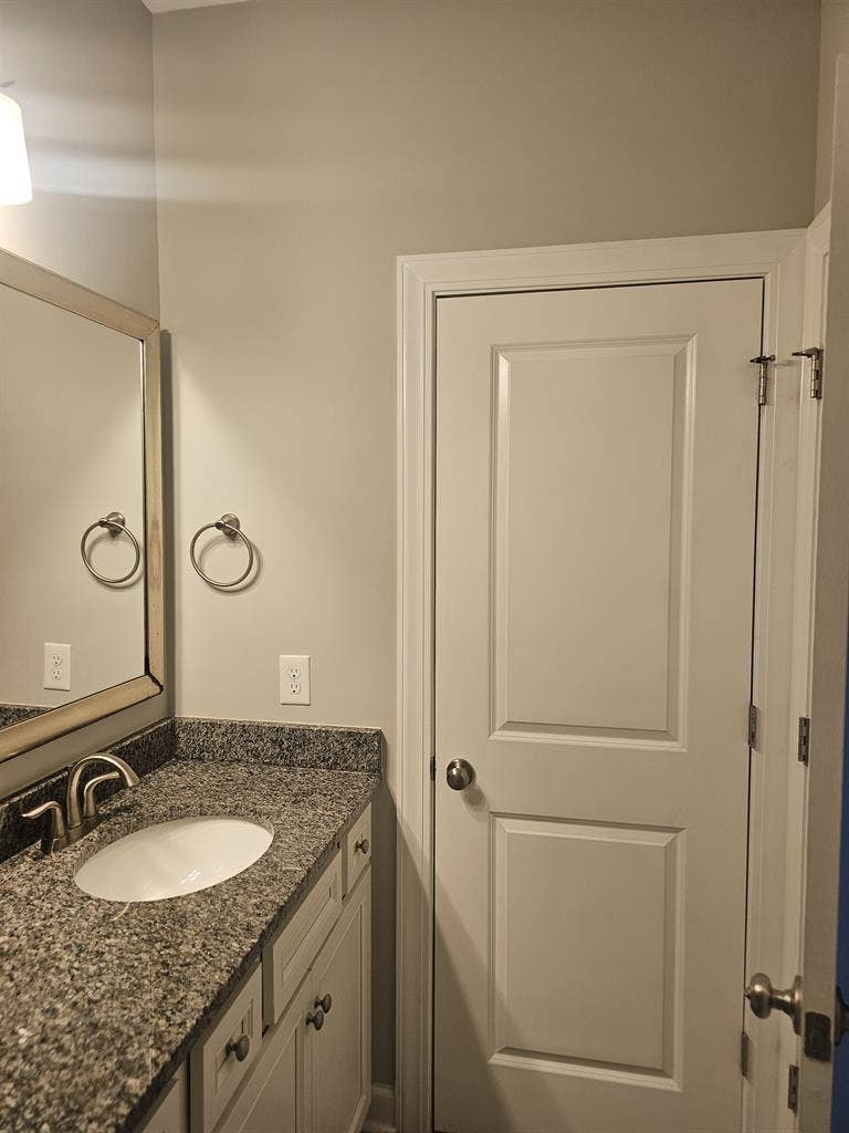 Room in 4Bed/2.5 Lots of space!!