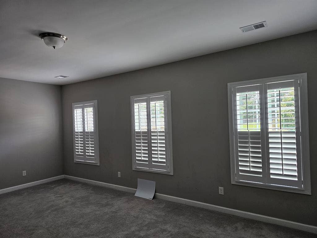 Room in 4Bed/2.5 Lots of space!!