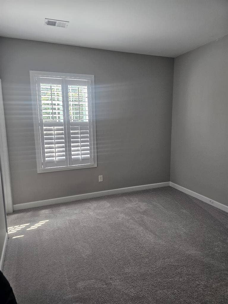Room in 4Bed/2.5 Lots of space!!