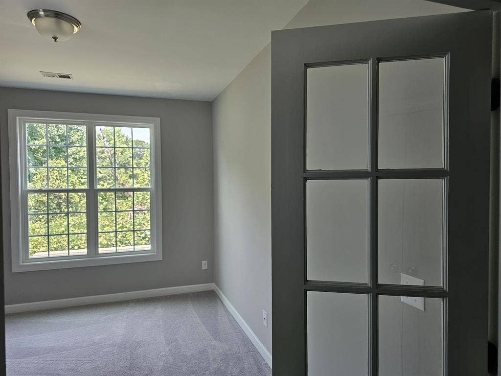 Room in 4Bed/2.5 Lots of space!!