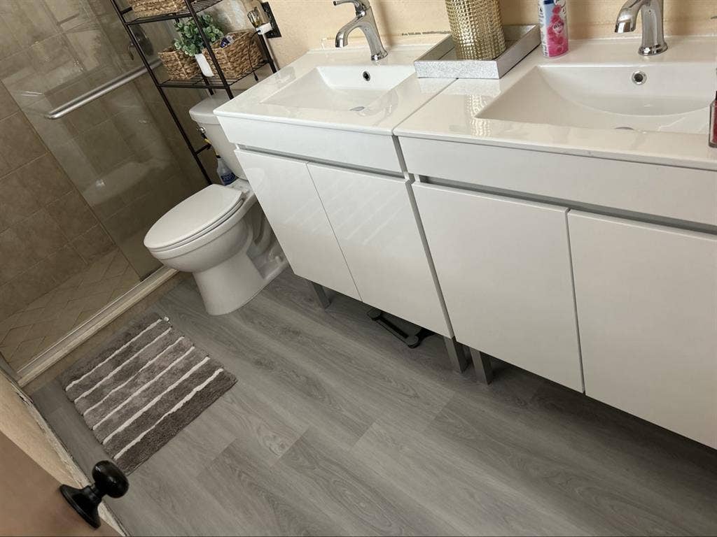 Nice Room in Pembroke Lakes