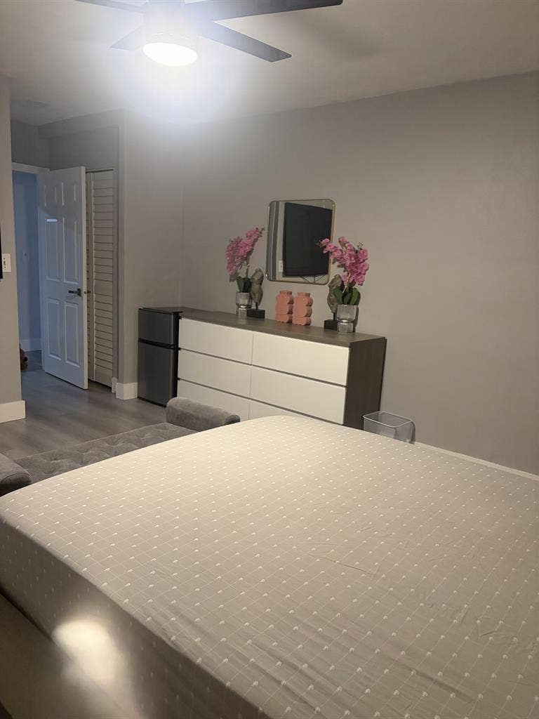 Nice Room in Pembroke Lakes