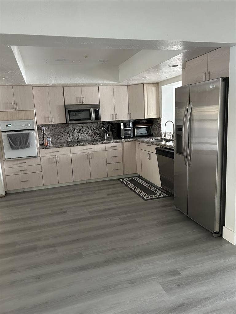 Nice Room in Pembroke Lakes