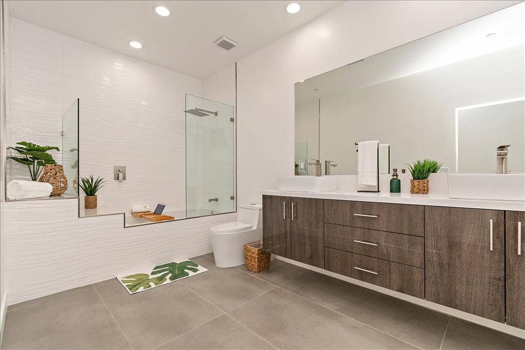 Room for rent with Private Bathroom
