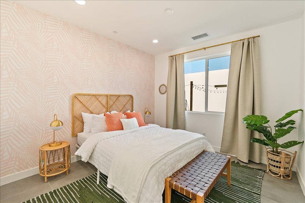Room for rent with Private Bathroom