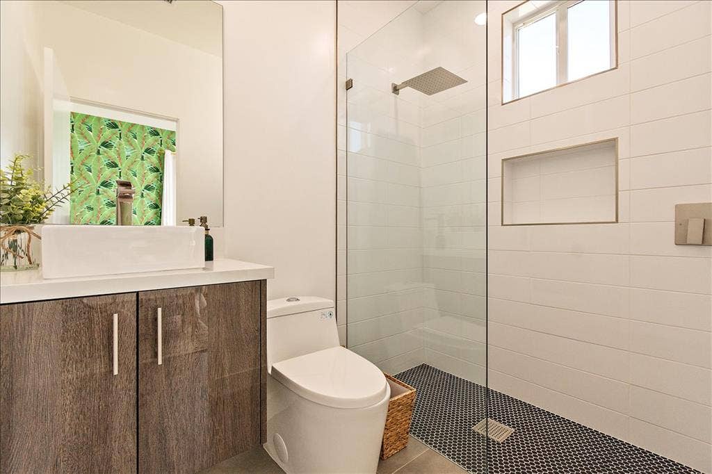 Room for rent with Private Bathroom