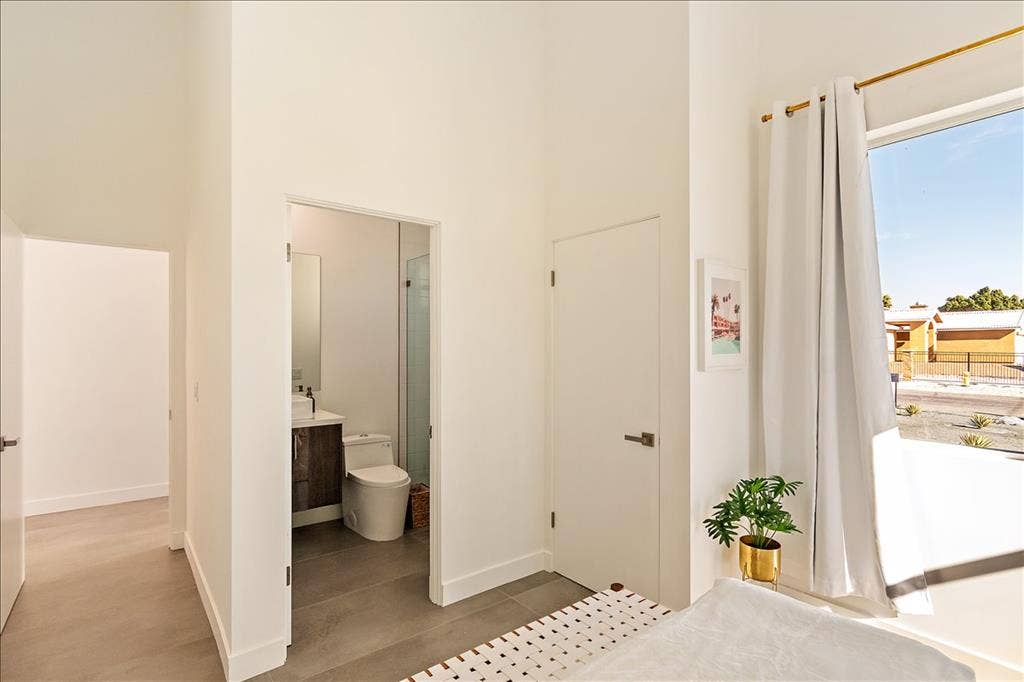 Room for rent with Private Bathroom