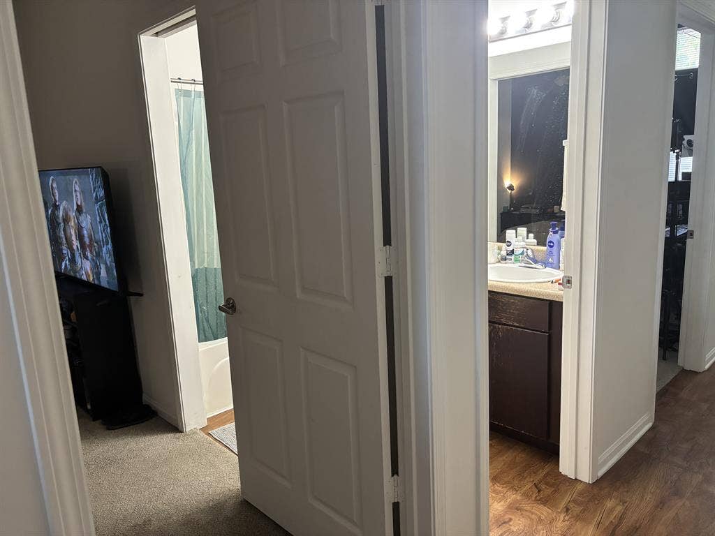 ROOM for RENT 2br/2ba APARTMENT