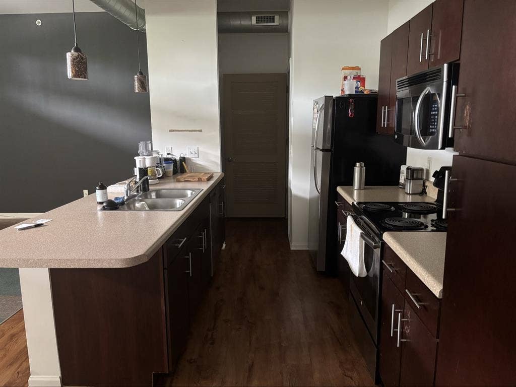 ROOM for RENT 2br/2ba APARTMENT