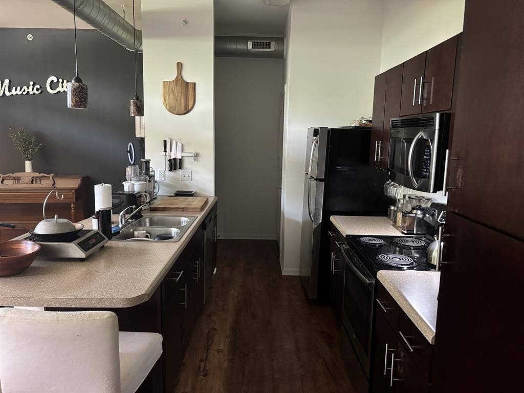 ROOM for RENT 2br/2ba APARTMENT