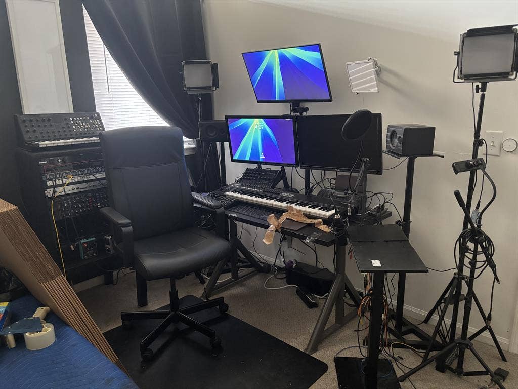 ROOM for RENT 2br/2ba APARTMENT