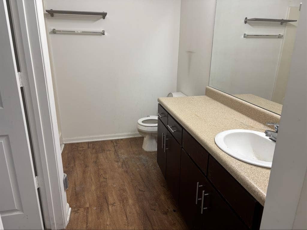 ROOM for RENT 2br/2ba APARTMENT