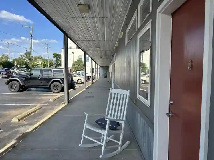 ROOM for RENT 2br/2ba APARTMENT