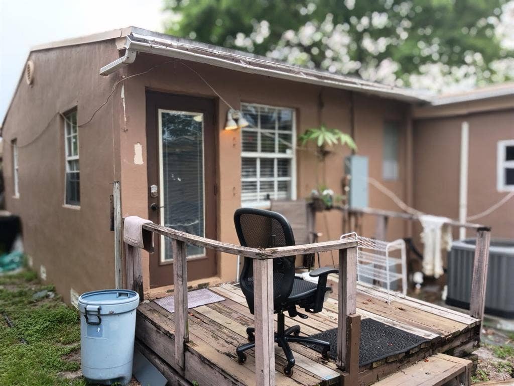 Great Room Available in Hollywood