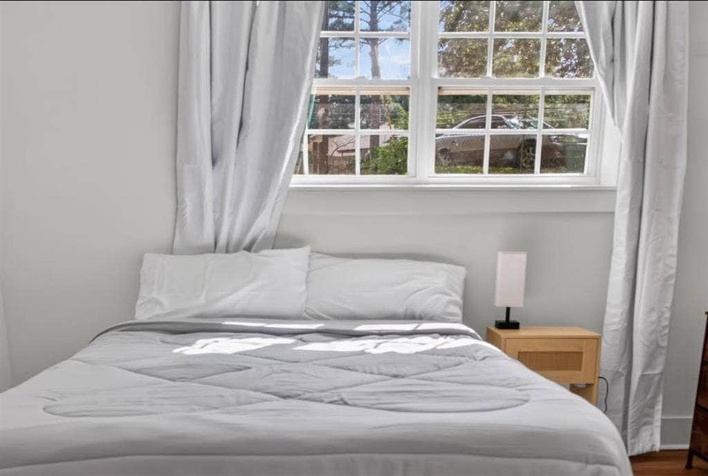 Private Room in Forest Park $750/mo