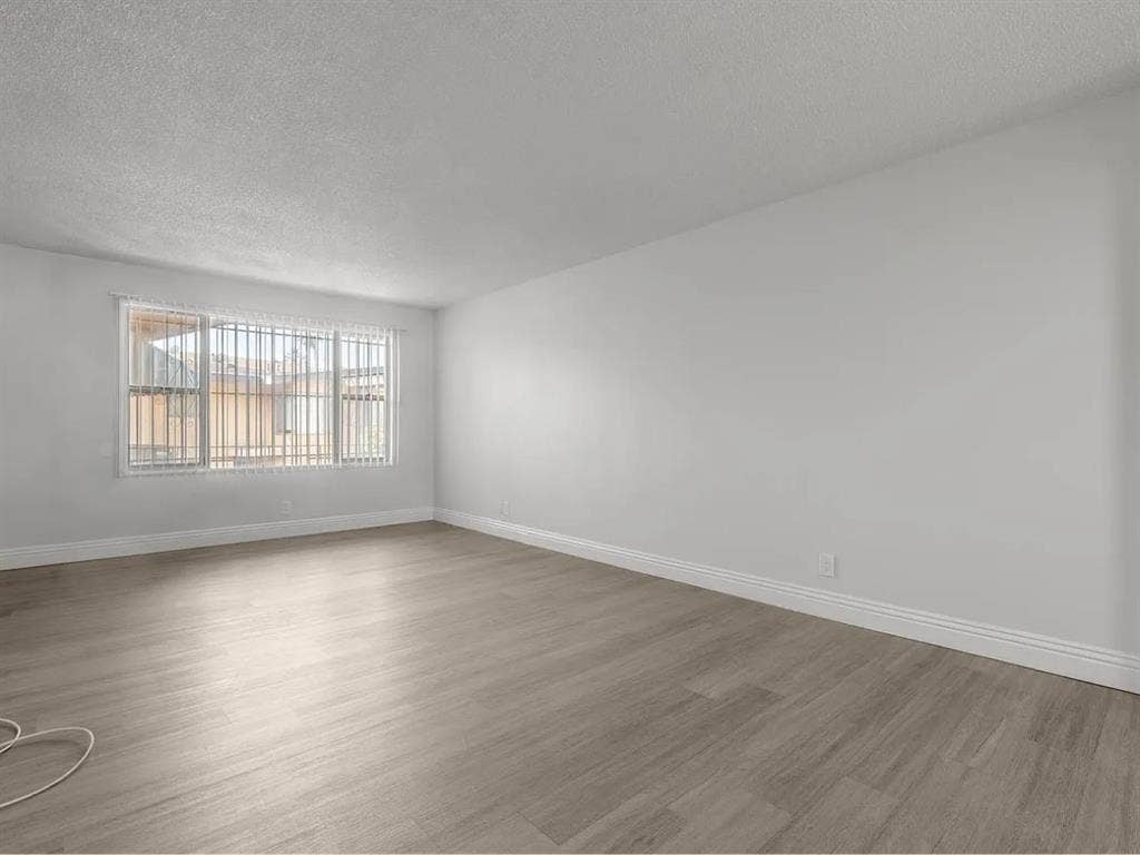 1 spacious bedroom available