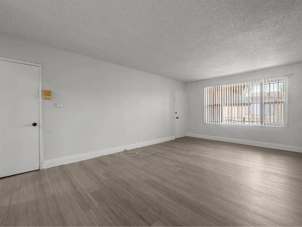 1 spacious bedroom available