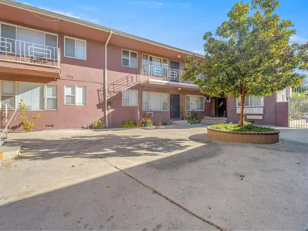 1 spacious bedroom available