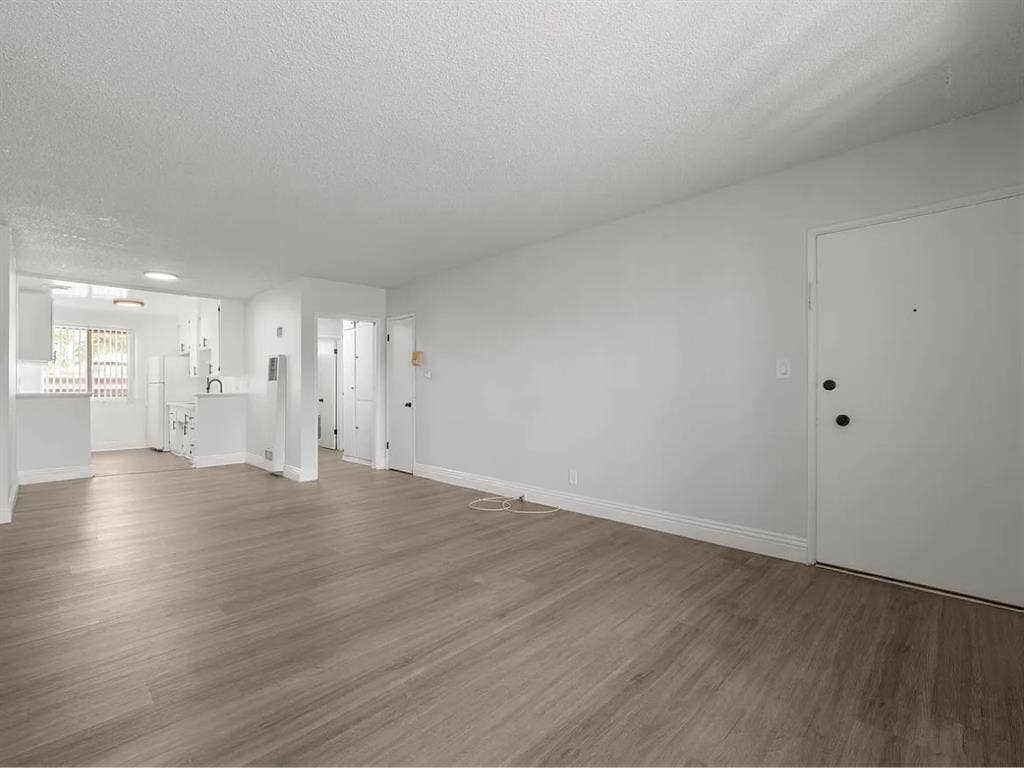 1 spacious bedroom available