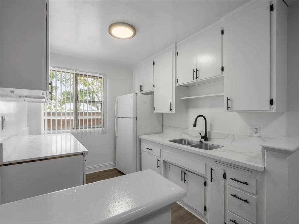 1 spacious bedroom available