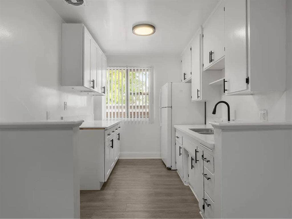 1 spacious bedroom available