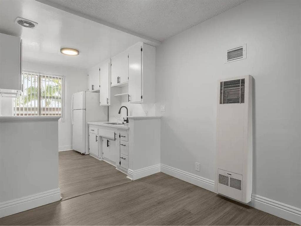 1 spacious bedroom available