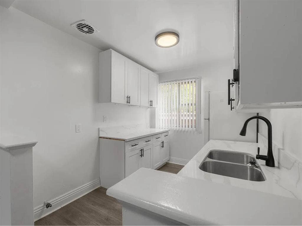 1 spacious bedroom available