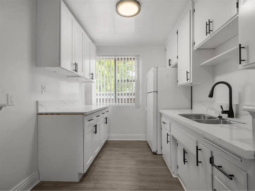 1 spacious bedroom available