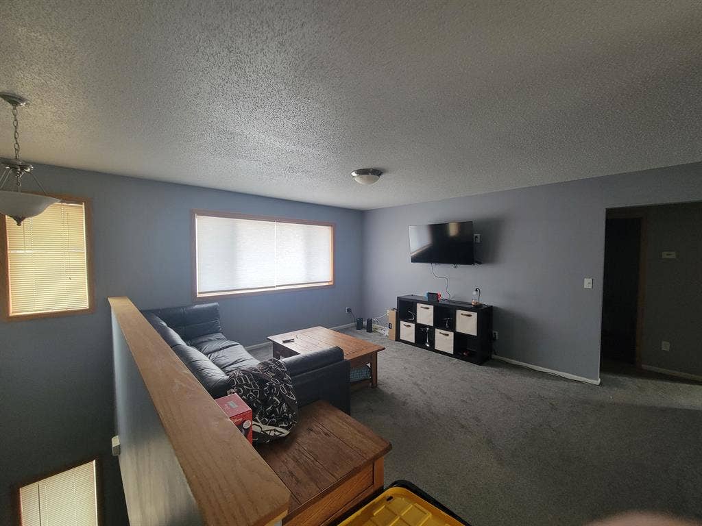 Looking for 1 male roomate!