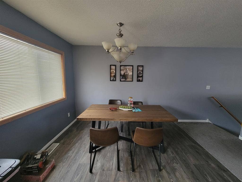 Looking for 1 male roomate!