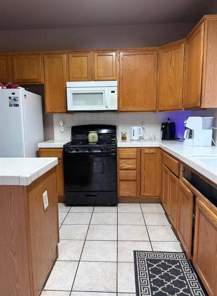 1 Bedroom $1050.00 includes utiliti