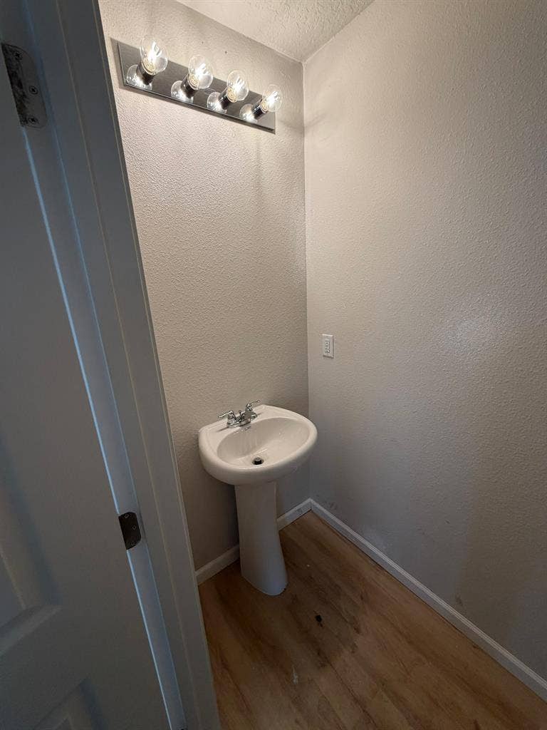 Home share near Avondale/Riverside!
