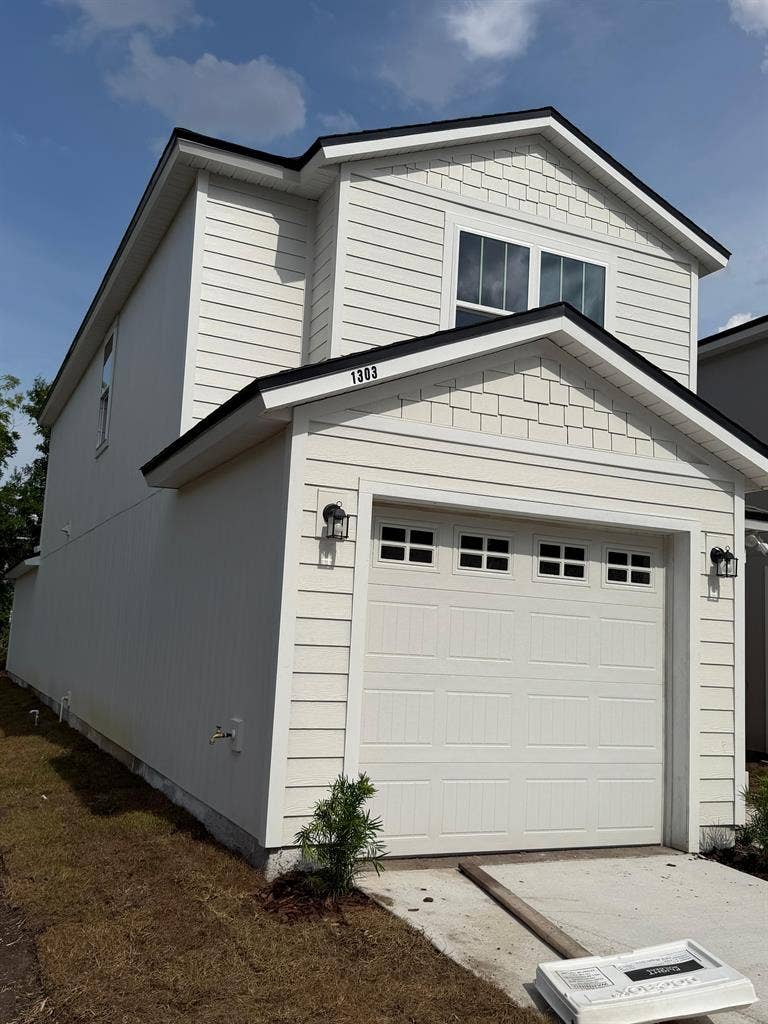 Home share near Avondale/Riverside!