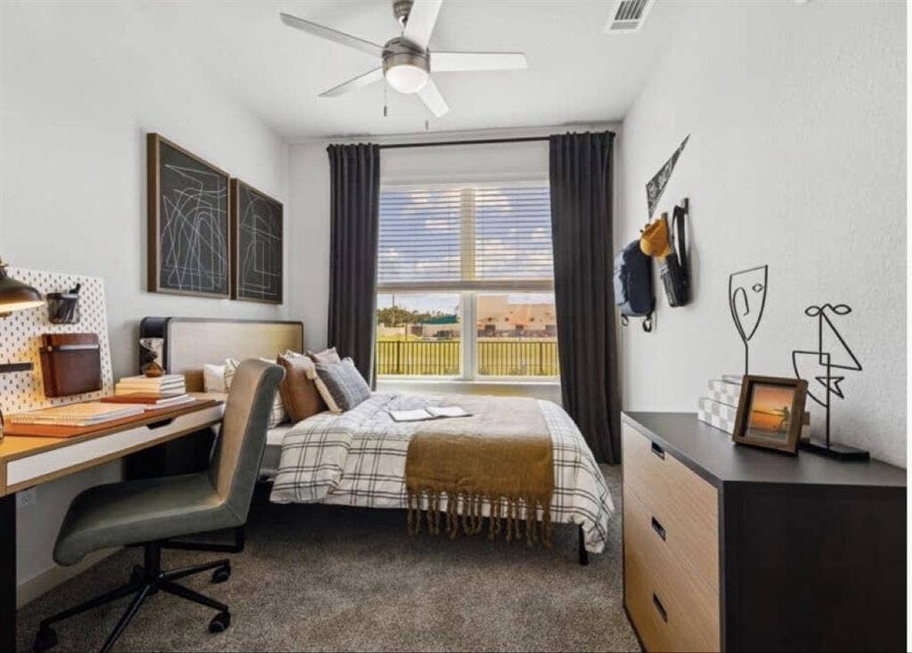 Urgently reletting room!!
