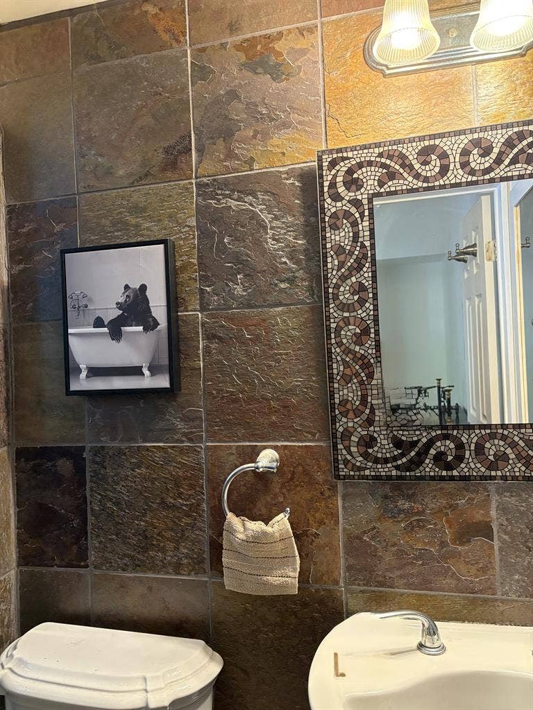 Room with private bath utility paid