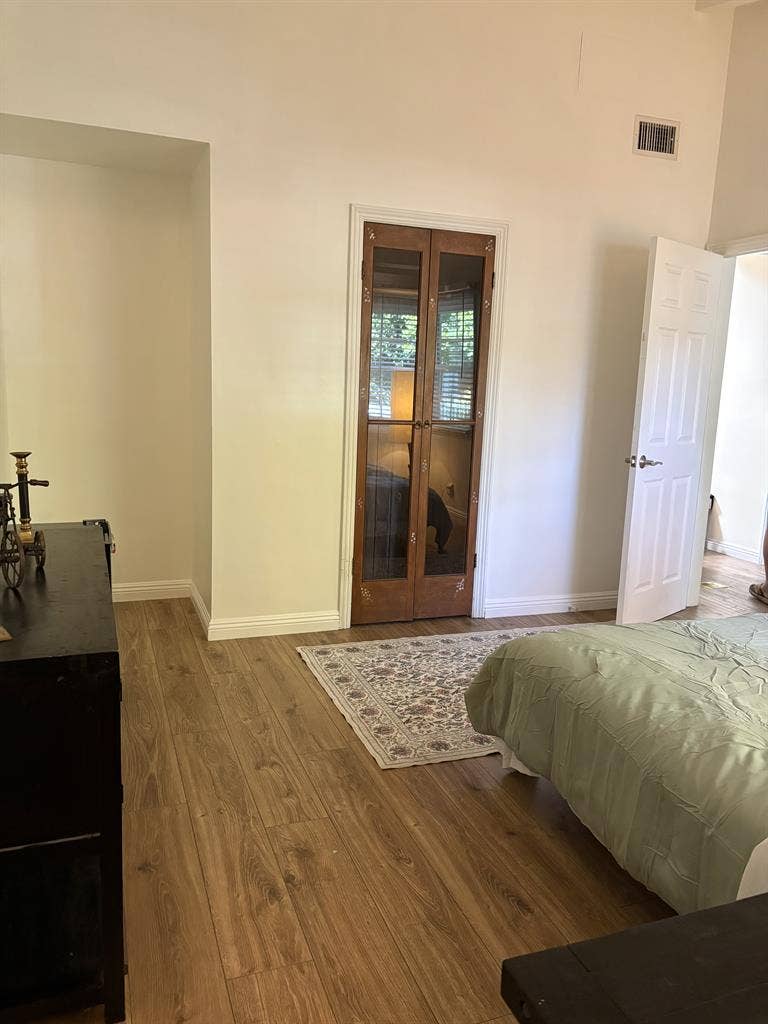Room with private bath utility paid