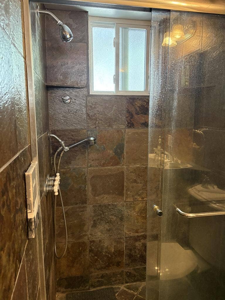 Room with private bath utility paid