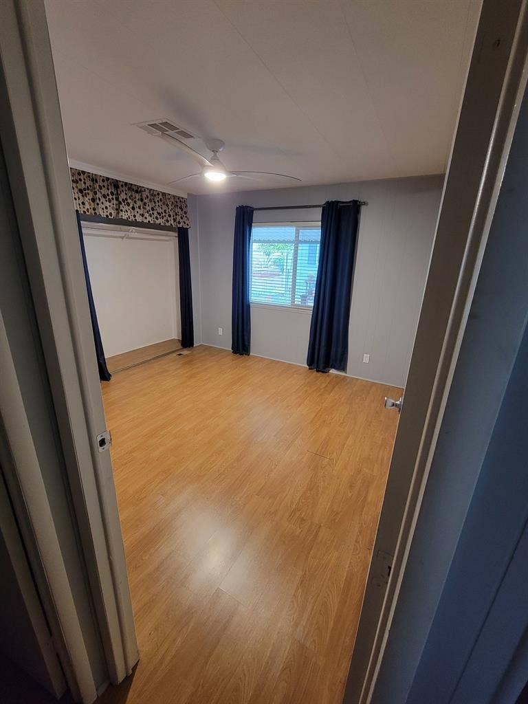 Private room w guest bathroom