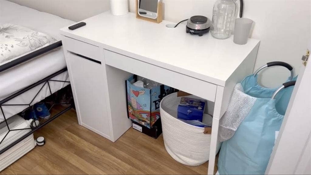 Private room for 1,800/month Aug 1
