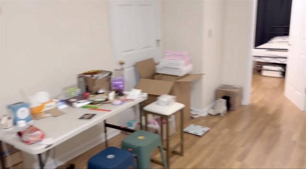 Private room for 1,800/month Aug 1