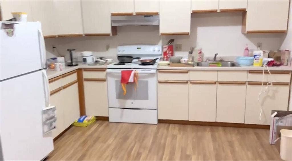 Private room for 1,800/month Aug 1