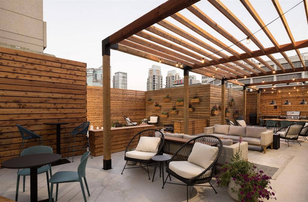 PRIVATE ROOM IN DOWNTOWN CALGARY