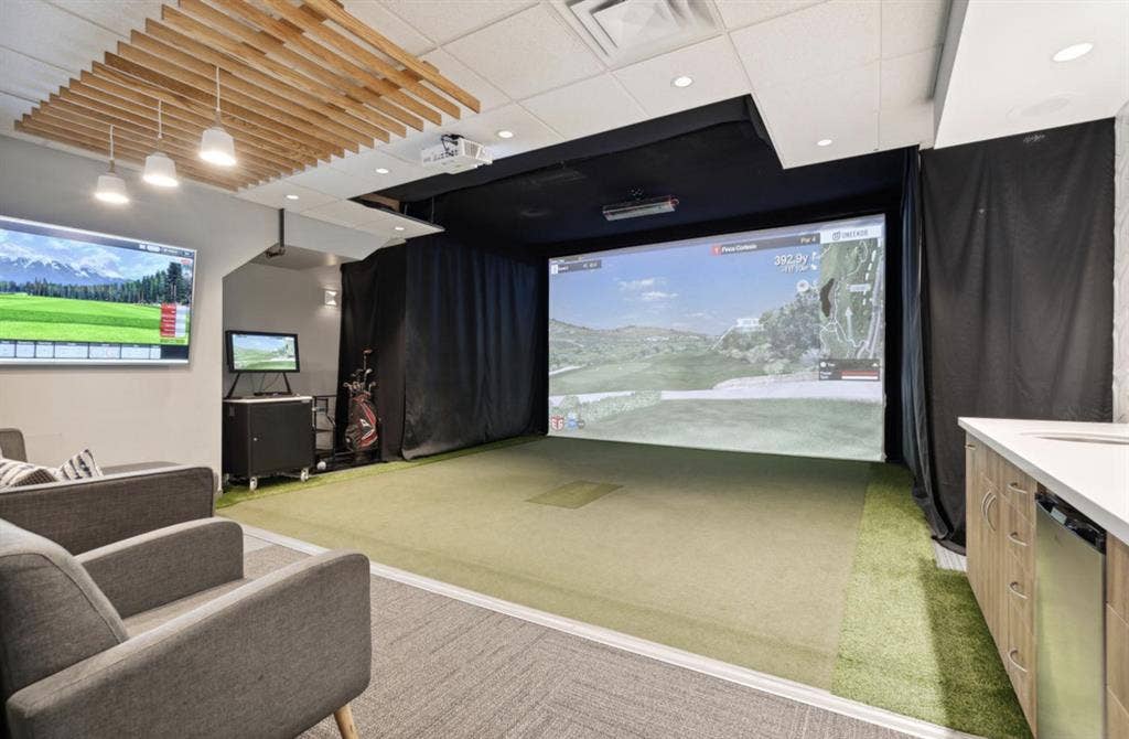 PRIVATE ROOM IN DOWNTOWN CALGARY