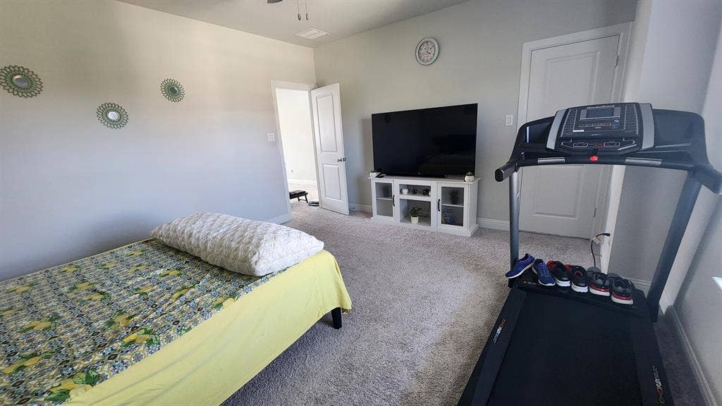 Spacious Room for Rent
