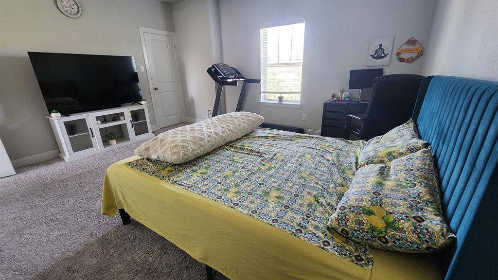 Spacious Room for Rent