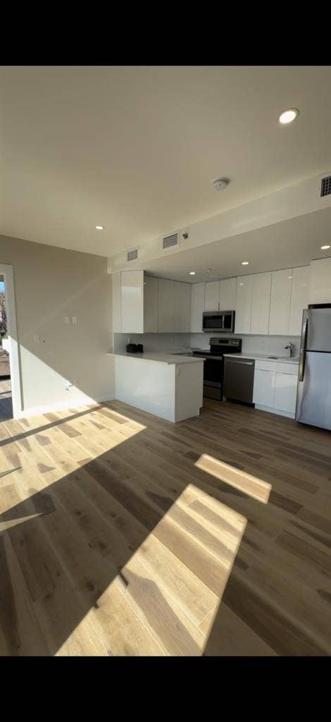 Female Roomi | July 1 Lease Renewal