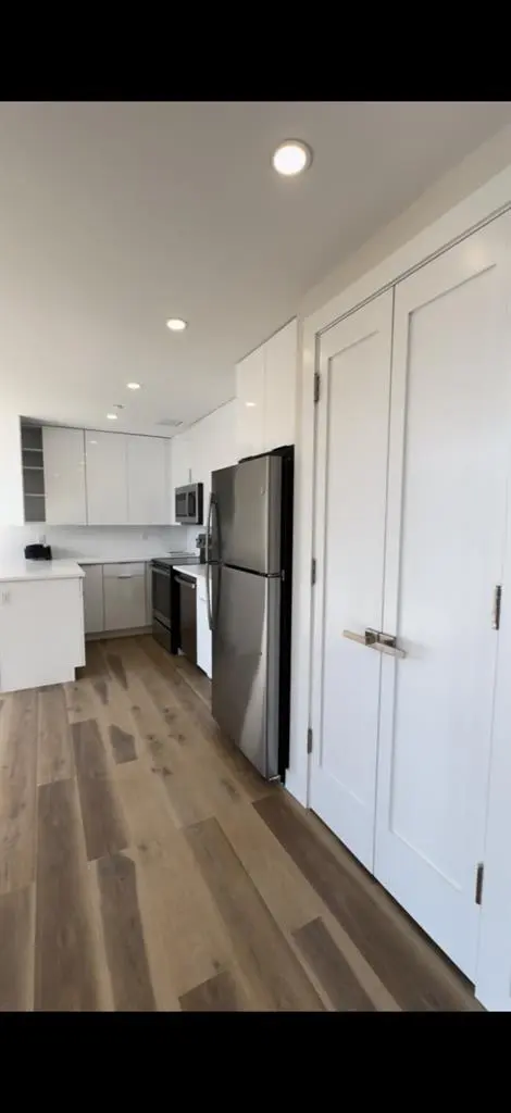 Female Roomi | July 1 Lease Renewal