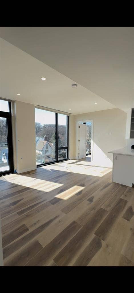 Female Roomi | July 1 Lease Renewal